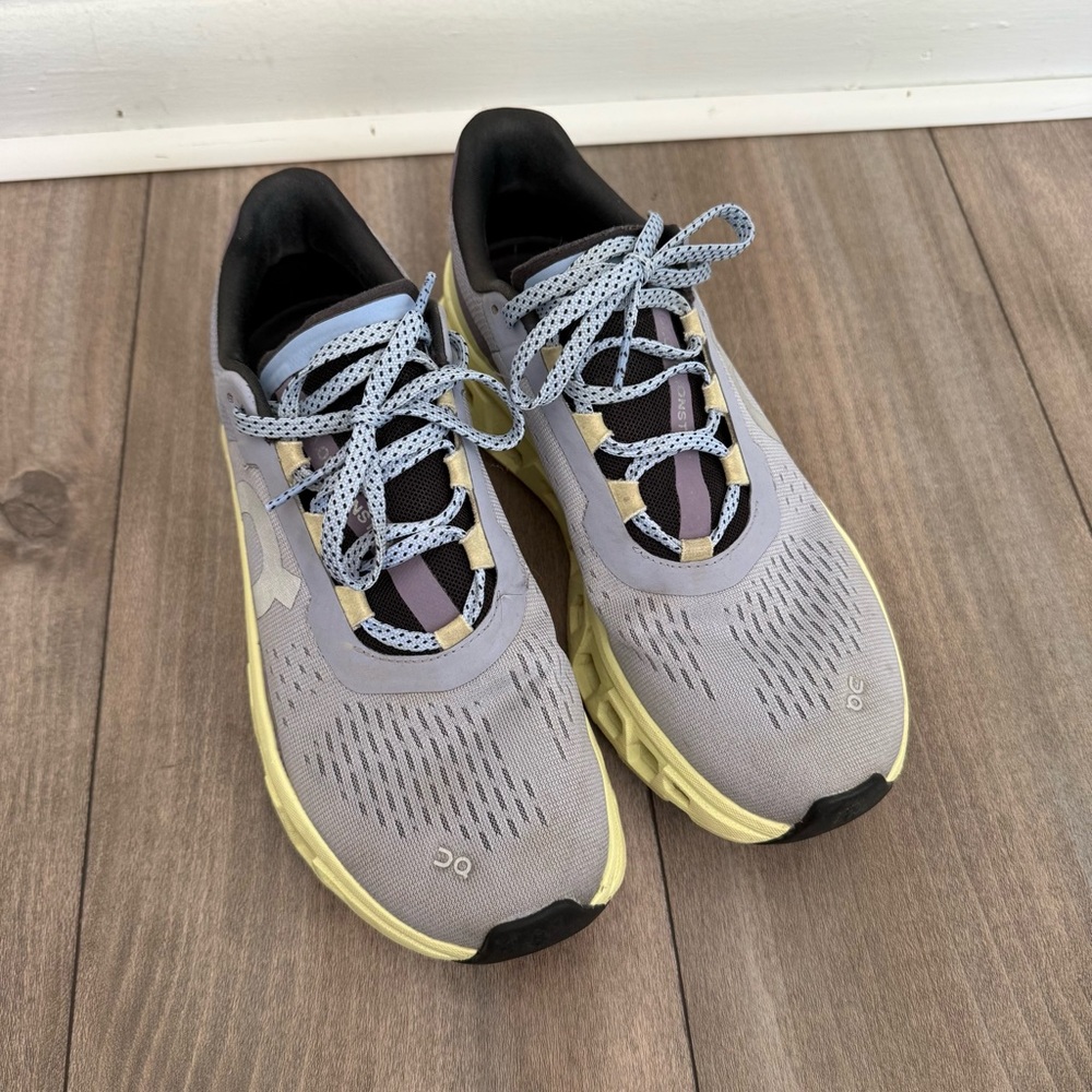 On Running Women's Sneakers in Lavender and Pale Yellow - Picture 3 of 11